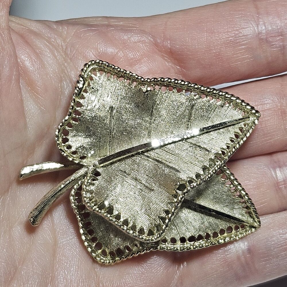 Signed BSK Brushed Gold Tone Dual 3D Ivy Leaf Brooch Vintage